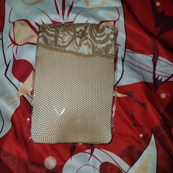 Fashion Nova 4 pc lingerie garter set S and M in nude - Picture 6 of 9